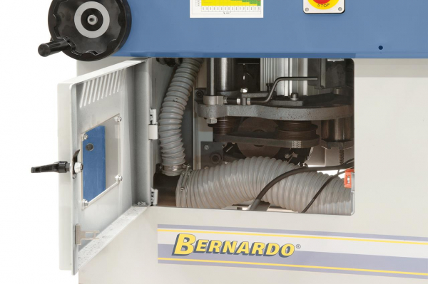 08-1296 Bernardo Holz CF 410 F - 2600